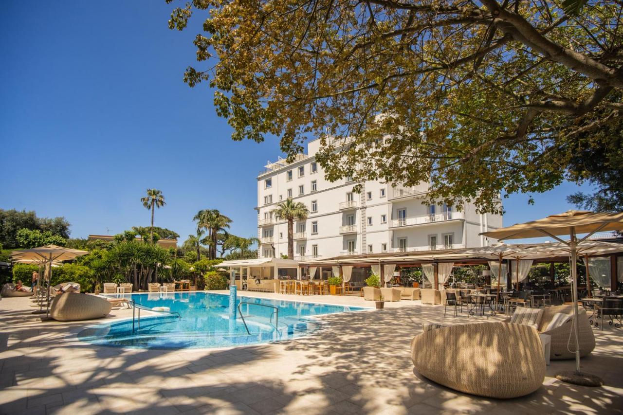 Hotel Mediterraneo Sant'Agnello Bagian luar foto
